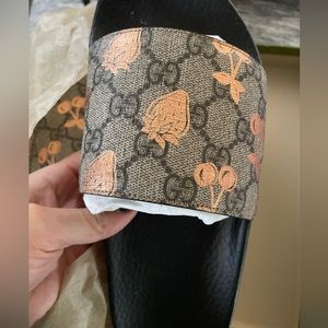 Gucci slides. Brand new. Never worn. Still in the box